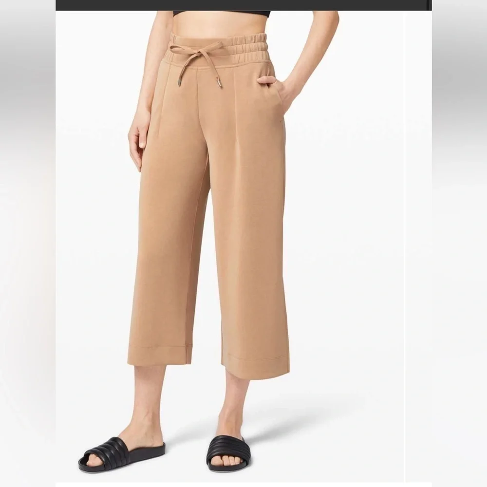 Lululemon Soft Ambitions High Rise Crop Beech Wood size 2